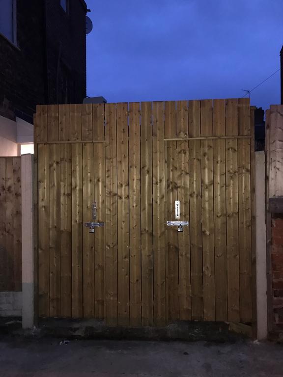 Casa Fresa Franks Serviced Accommodation Liverpool Esterno foto